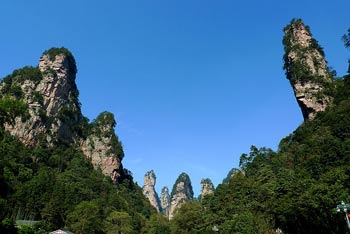 張家界國家森林公園、黃龍洞、天門山、鳳凰古城純玩五日游