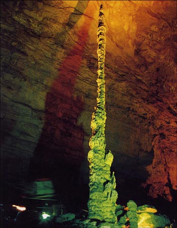 張家界國家森林公園、黃龍洞、鳳凰古城四日游